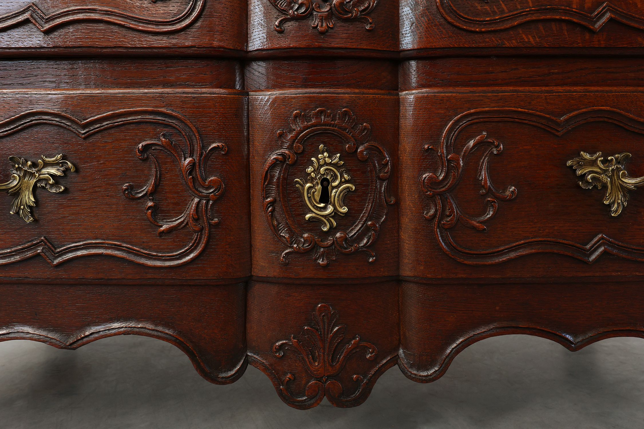 French 18th Century hand crafted oak chest of drawers in Louis XV stylethumbnail